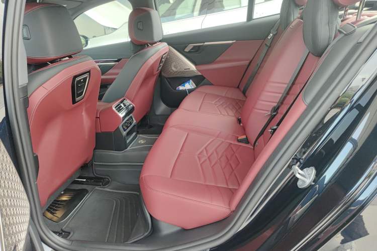 Used BMW 5 Series 2025 530Li Luxury Edition M Sport Package Left Rear Seat