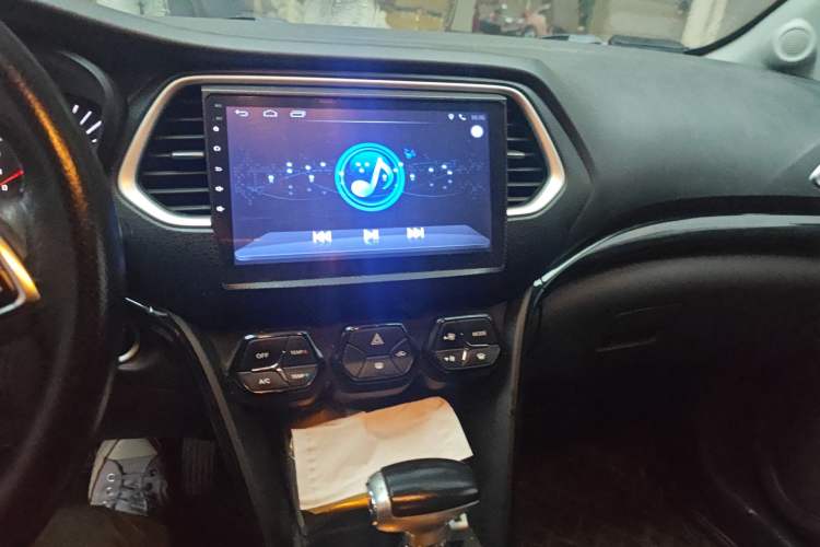 Used GAC Trumpchi GS4 2017 200T G-DCT Two-Wheel Drive Elite Edition Audio And AC Panel