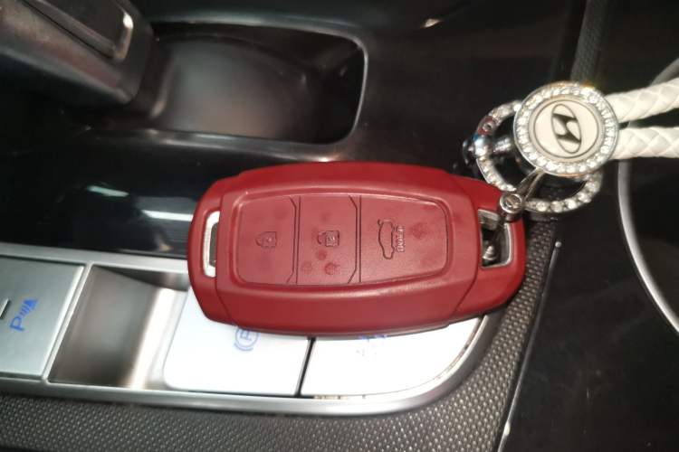 Used Hyundai Elantra 2022 1.5L CVT GLX Elite Edition Vehicle Key