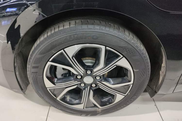 Used Hongqi E-QM5 2023 Revised Version Basic Travel Edition Left Front Wheel Hub