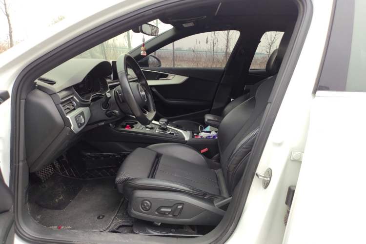 Used Audi A4L 2019 45 TFSI quattro Sport model China VI standard