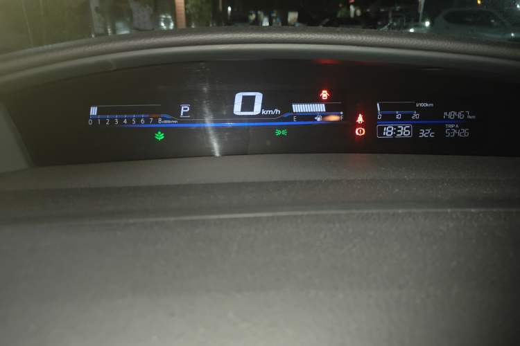 Used Honda Jade 2013 1.8L automatic Comfort version 5 seats
