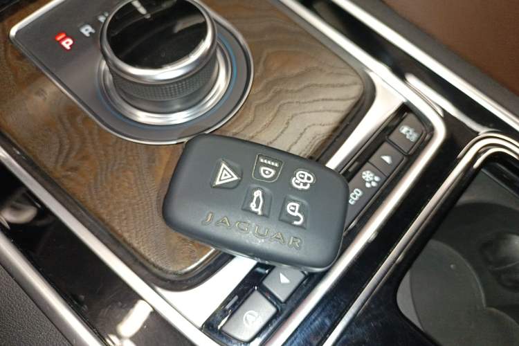 Used Jaguar XFL 2018 XFL 2.0T 250 PS Luxury Edition
