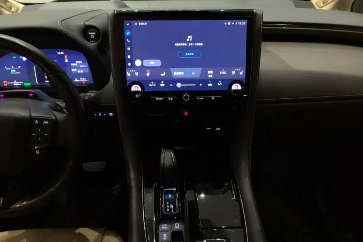 Used Toyota Vellfire 2024 Crown Dual-Engine 2.5L Supreme Executive Edition Audio And AC Panel