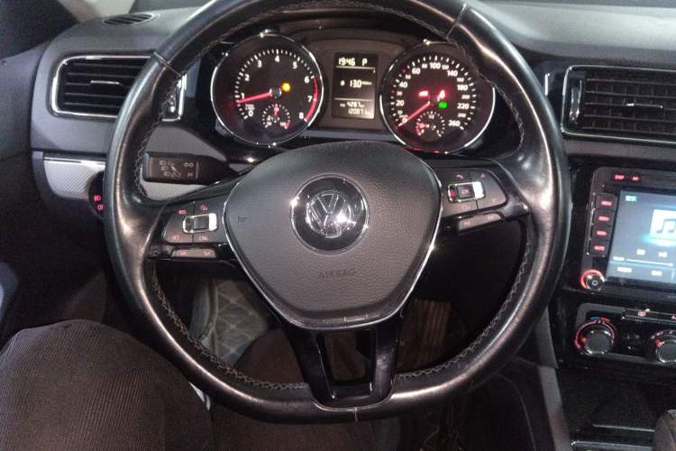 Used Volkswagen Sagitar 2017 230TSI Automatic Comfort Version
