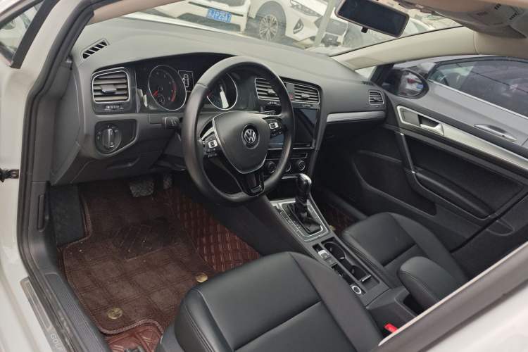 Used Volkswagen Golf 2020 200TSI DSG Comfortable and Ambitious Edition
