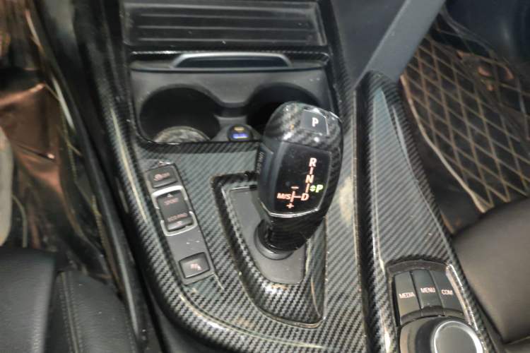 Used BMW 3 Series GT 2018 320i Sport Edition Gear Lever