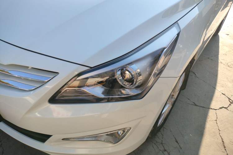 Used Hyundai Verna Ray 2014 1.6L Automatic TOP Left Front Headlight