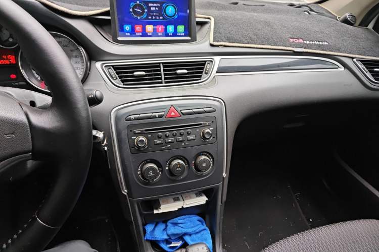 Used Peugeot 308 2014 Enjoy Edition Classic 1.6L Manual YouShang Model Audio And AC Panel