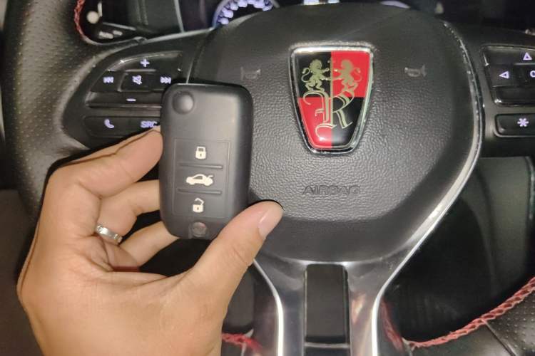 Used Roewe RX5 2018 20T Two-Wheel Drive Manual Internet Smart Edition
