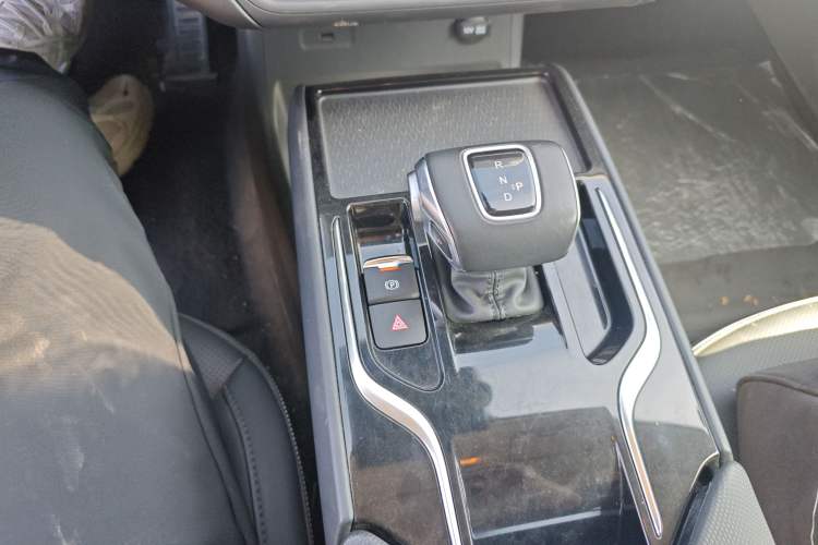 Used Hongqi E-QM5 2021 Online Booking Charging Basic Edition 5 Seats