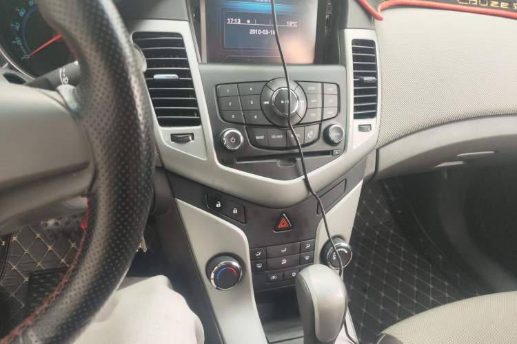 Used Chevrolet Cruze 2013 1.8L SE AT Audio And AC Panel