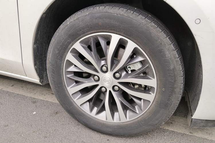 Used Buick GL8 2021 ES Land Cruiser 653T Luxury Edition Right Front Wheel Hub