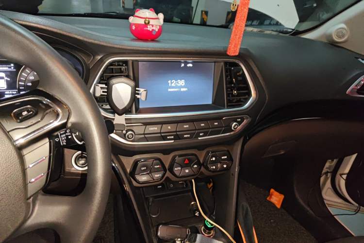 Used GAC Group Qizhi PHEV 2018 1.5L Smart Connect Luxury Edition Audio And AC Panel