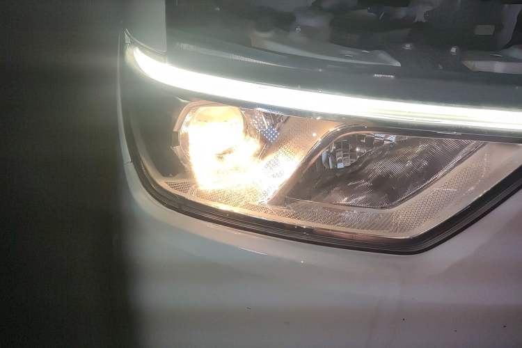 Used Ruichi EC75 2025 Model Passenger Vehicle Smart Driving Ultra-Charging Edition, Pioneer Type I, 52.16 kWh
