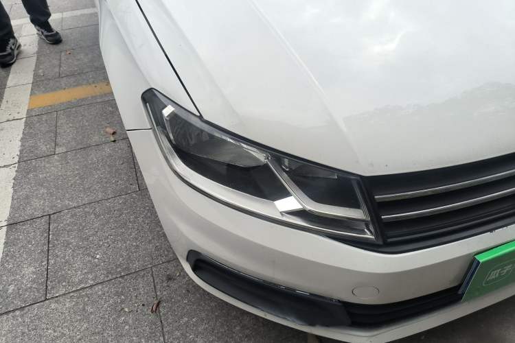 Used Volkswagen Santana 2016 1.6L Manual Fashion Edition Right Front Headlight