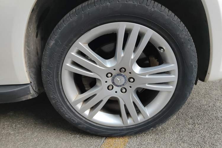 Used Mercedes-Benz GLK-Class 2014 GLK 260 4MATIC Dynamic Model Right Front Wheel Hub