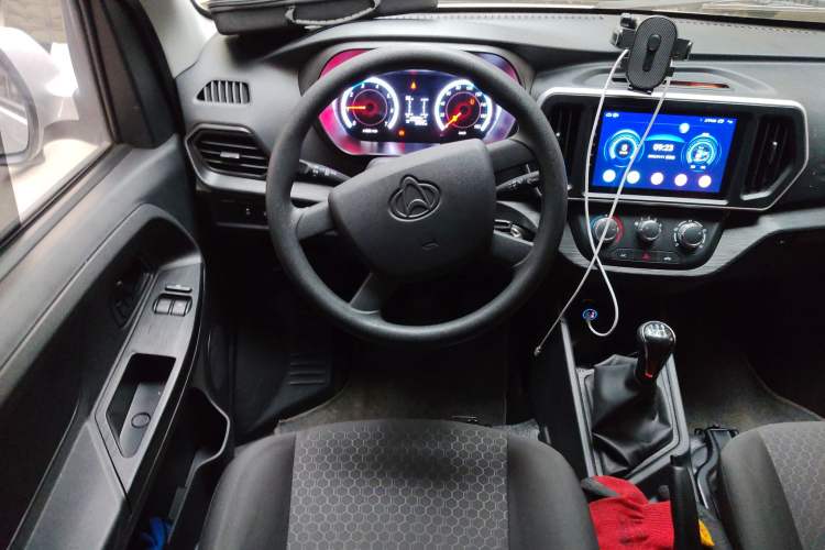 Used CHANGAN KAICHENG Ruixing M60 2023 1.6L CNG Comfort-Grade 6-Seater Passenger Vehicle