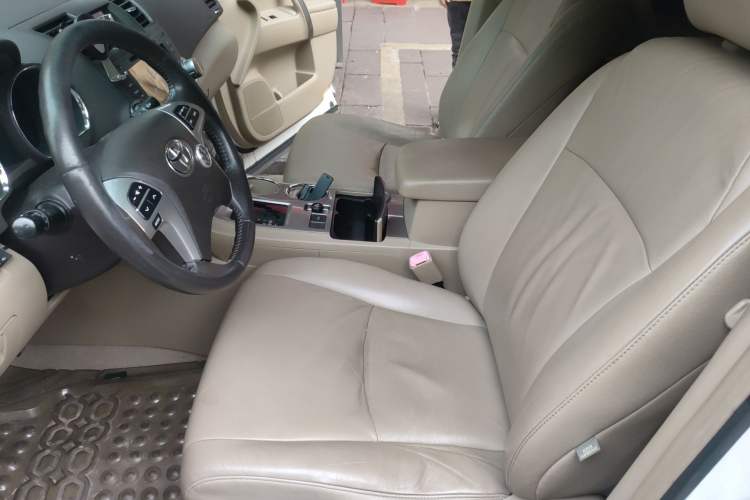 Used Toyota Highlander 2012 2.7L Two-Wheel Drive 7-Seater Luxury Edition Left Front Seat