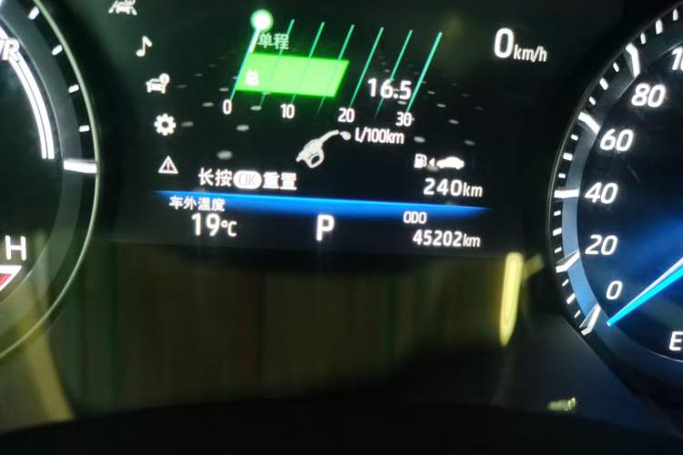 Used Toyota Highlander 2023 2.5L Smart Electric Hybrid Dual-Engine Four-Wheel Drive Prestige Version – 7 Seats Odometer Close Up