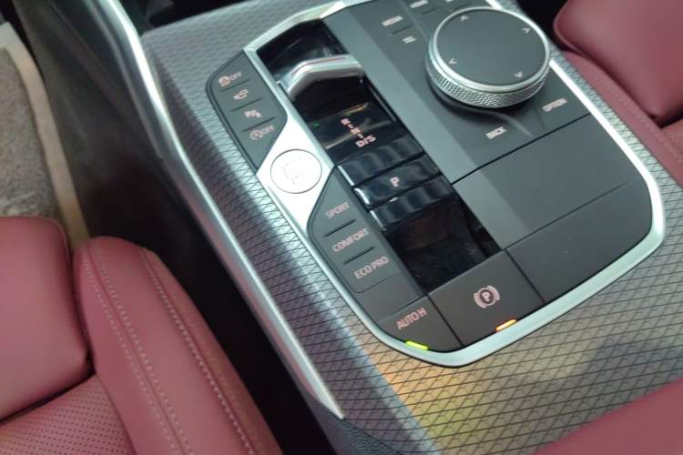 Used BMW 3 Series 2024 325i M Sport Night Edition Package Gear Lever