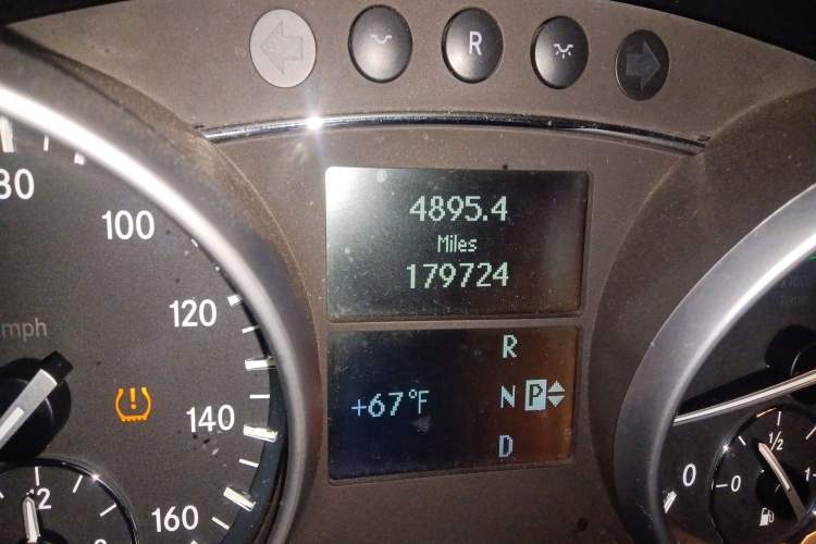 Used Mercedes-Benz GL-Class  Odometer Close Up