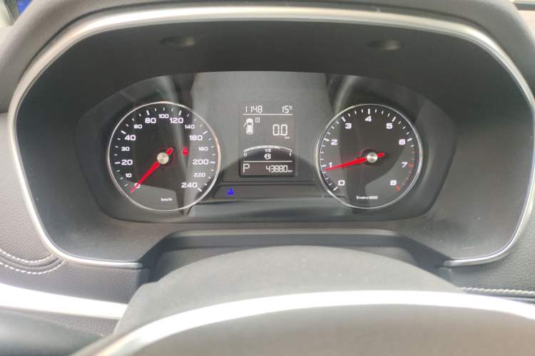 Used Roewe RX5 2016 20T Two-Wheel Drive Automatic Internet Smart Edition
