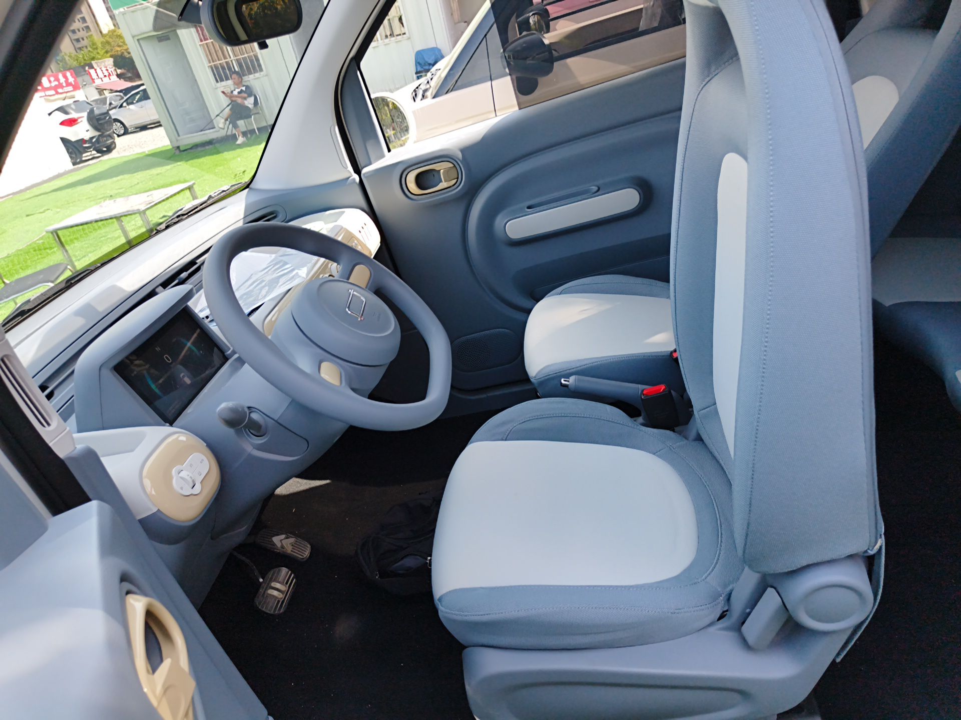 Переднее сиденье в автомобиле