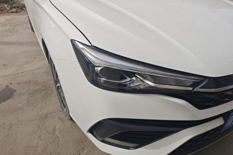 Used Roewe i5 2021 1.5L CVT Black Gold Edition
