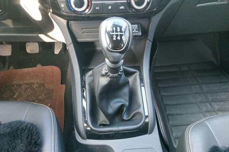 Used Isuzu D-MAX 2019 2.5T Two-Wheel Drive Manual Flagship Version China VI Emission Standard Extended Length JE4D25Q6A
