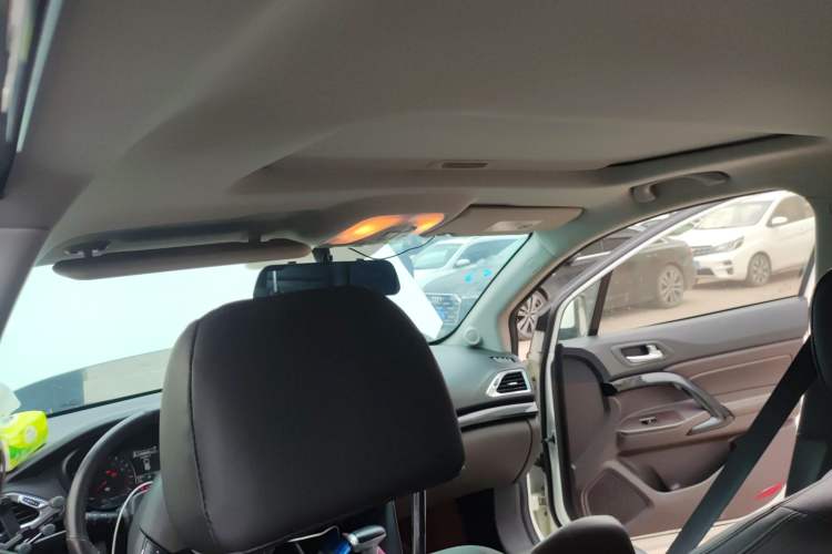 Used GAC Trumpchi GS4 2015 200T G-DCT Luxury Edition Headliner