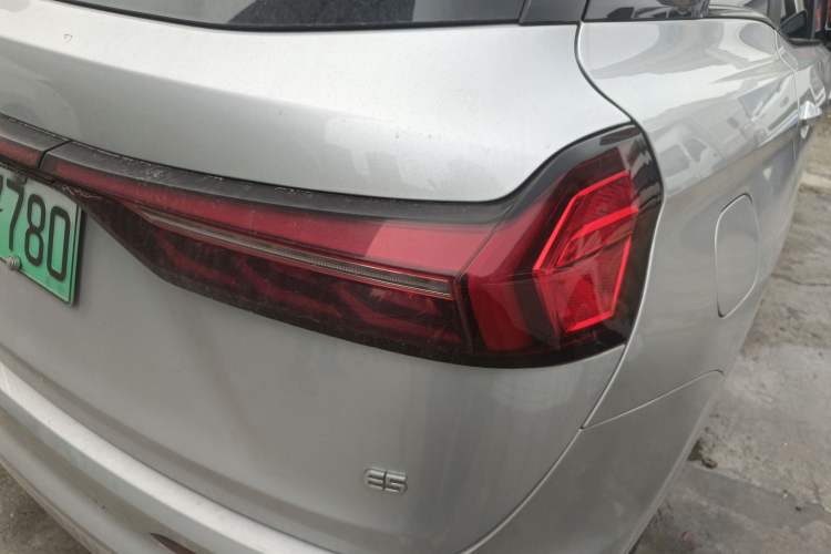 Used Landian E5 2023 1.5L DE-i 100KM Comfort Edition 7-Seater Right Rear Taillight