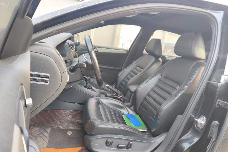 Used Volkswagen Sagitar 2013 2.0 TSI GLI Left Front Seat