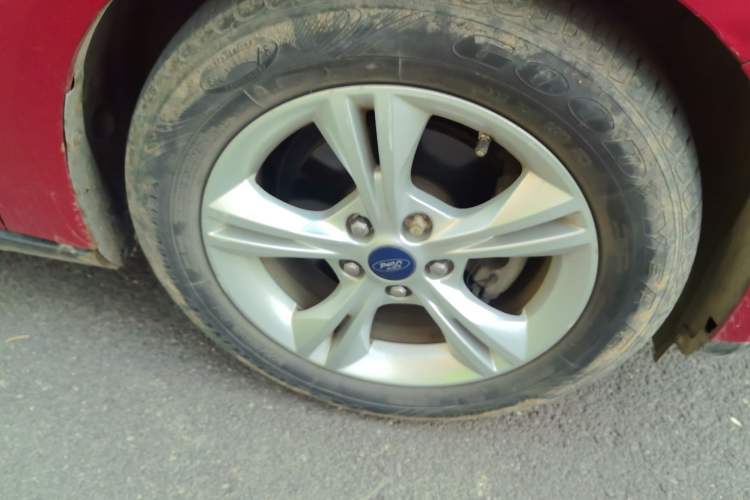 Used Ford Focus 2012 Sedan 1.6L Automatic Fashion Edition
