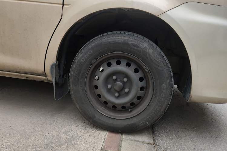 Used FORTHING Lingzhi 2019 M5L 1.6L 9-Seater Base Model China VI Standard