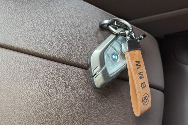 Used BMW 5 Series 2022 530Li Luxury Edition M Sport Package Vehicle Key