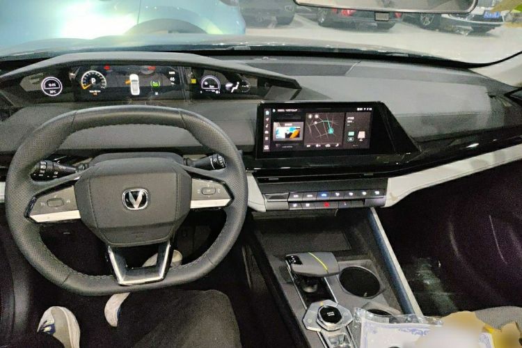 Used CHANGAN UNI-V iDD 2023 ZhiDian iDD 1.5T 113km Smart & Fun Version Audio And AC Panel