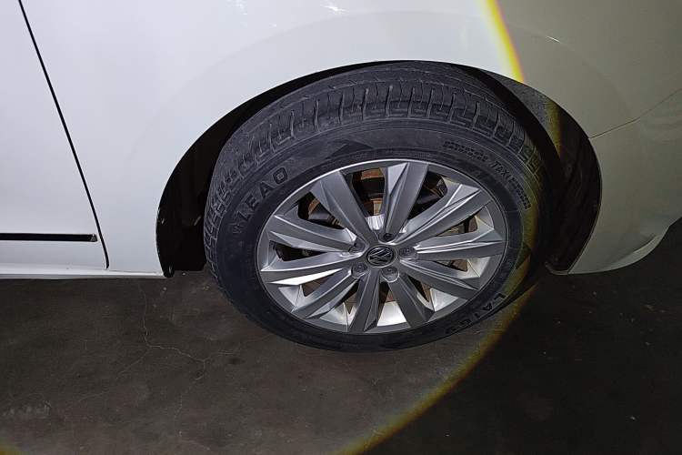 Used Volkswagen Bora 2018 1.5L Automatic Comfort Model Right Front Wheel Hub
