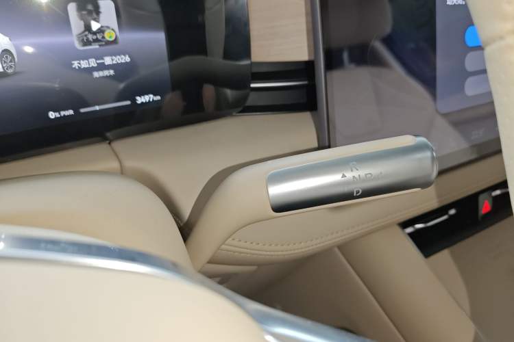 Used Hima AITO M5 2025 Extended-Range Ultra All-Wheel-Drive Version Gear Lever