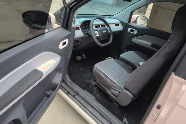 Used Chery QQ Ice Cream 2022 120km Conical Shape Lithium Iron Phosphate Driver Seat