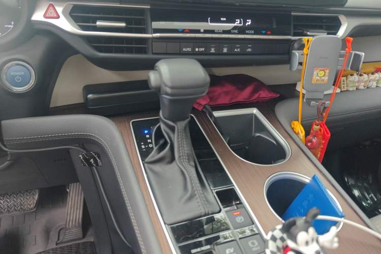 Used Toyota SIENNA 2023 2.5L Hybrid Comfort Edition Gear Lever