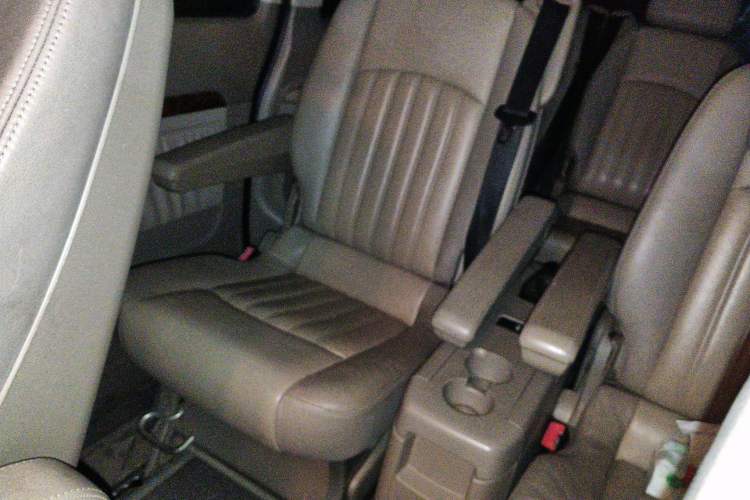 Used Mercedes-Benz Viano 2010 2.5L Luxury Edition