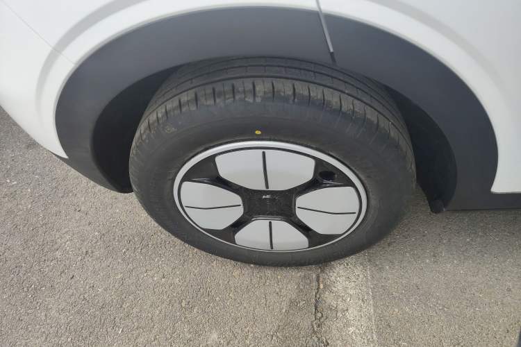 Used Geely Galaxy Geome 2026 Model 310km Youth Edition Right Rear Wheel Hub