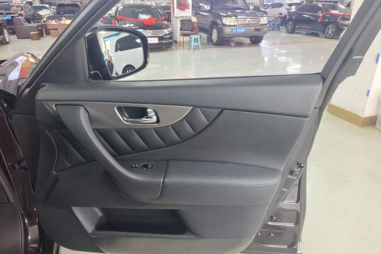 Used Infiniti QX70 2013 3.7L Standard Edition