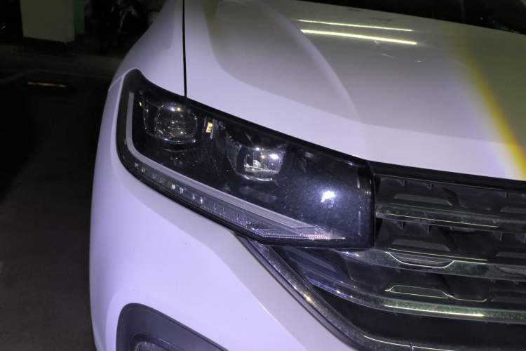 Used Volkswagen Tacqua 2021 280TSI DSG EnjoyPro Smart Connectivity Version Right Front Headlight