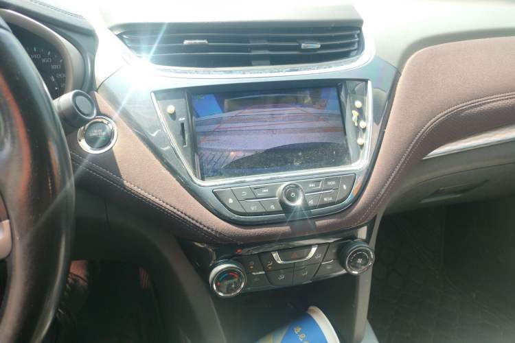 Used Chevrolet Malibu 2017 1.5T Automatic Luxury Edition Audio And AC Panel