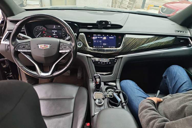 Used Cadillac XT6 2021 2.0T 7-Seater Four-Wheel Drive Luxury Version Center Console