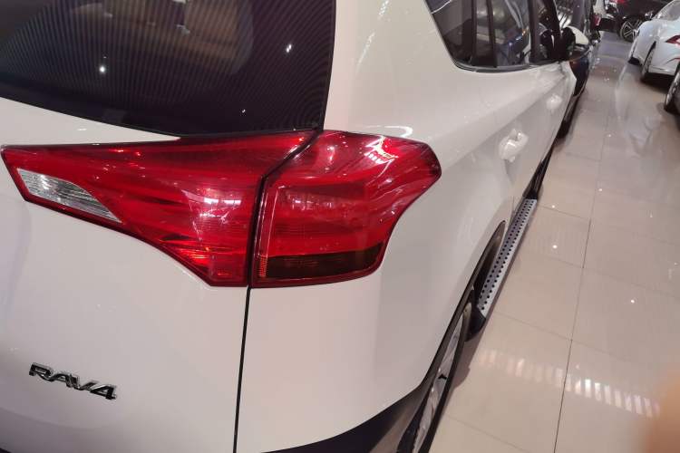 Used Toyota RAV4 2013 2.0L CVT Two-Wheel Drive Urban Edition Right Rear Taillight