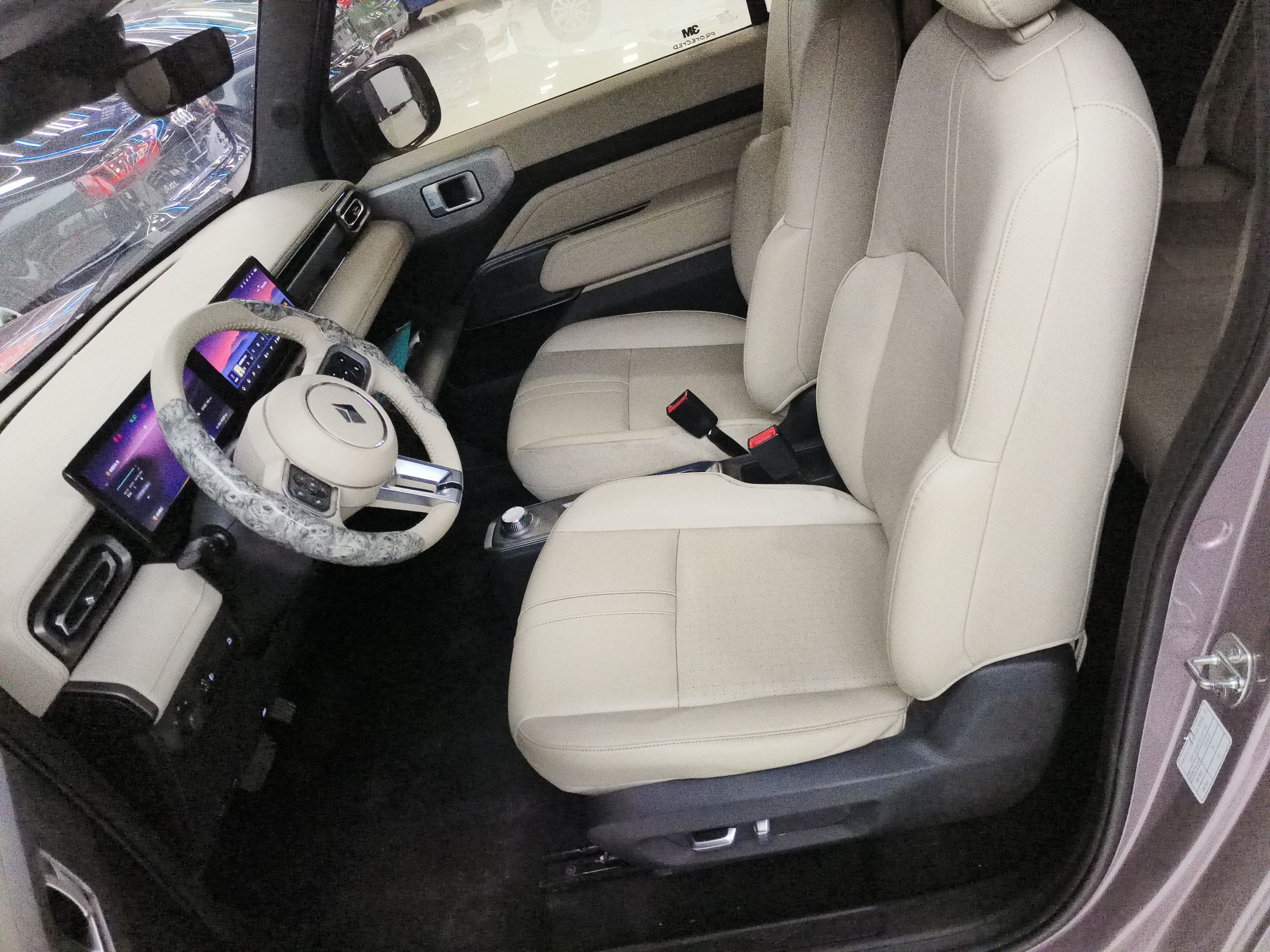 Переднее сиденье в автомобиле