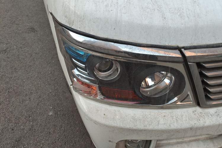 Used Jinbei Hiace 2014 2.0L 5th-Gen Power King Comfort Version V19
